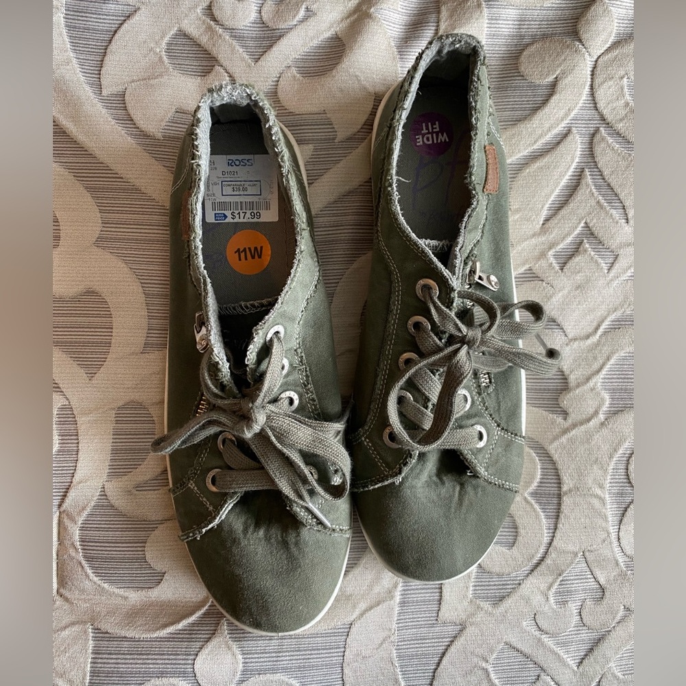 Blowfish tennis shoes